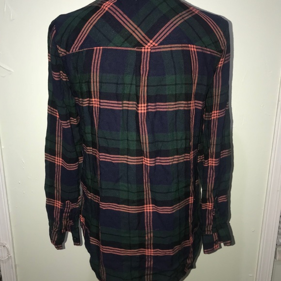 old navy plaid button shirt - Picture 3 of 4